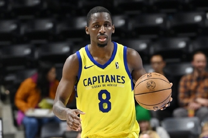 夏季联赛闪耀，大卫·琼斯与马刺达成双向合同